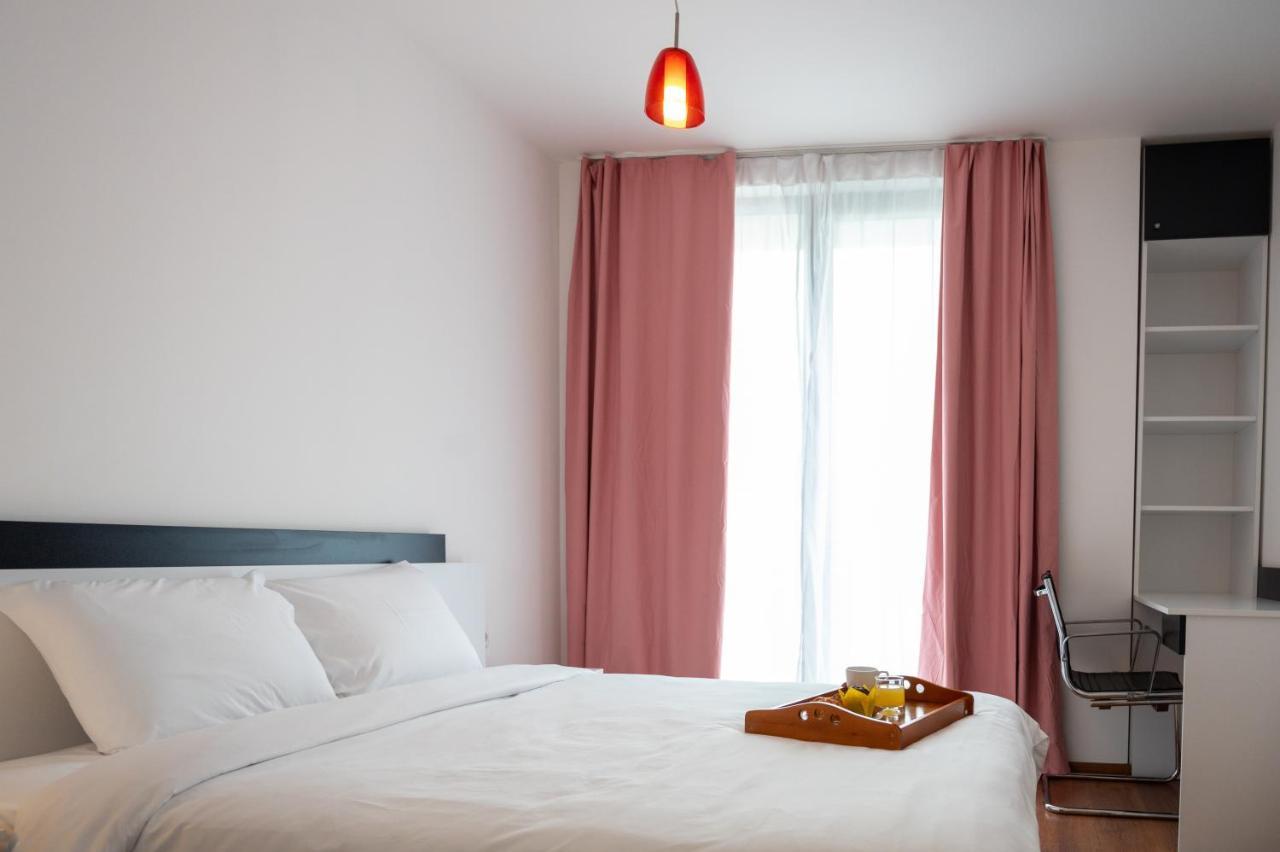 Sunny 1Bdr Apartment Near Center โซเฟีย ภายนอก รูปภาพ