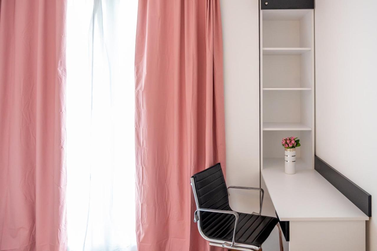 Sunny 1Bdr Apartment Near Center โซเฟีย ภายนอก รูปภาพ
