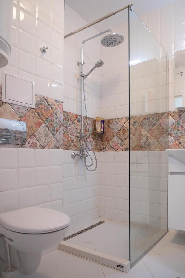Sunny 1Bdr Apartment Near Center โซเฟีย ภายนอก รูปภาพ