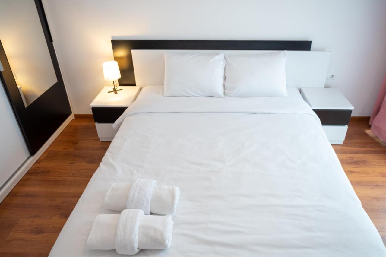 Sunny 1Bdr Apartment Near Center โซเฟีย ภายนอก รูปภาพ