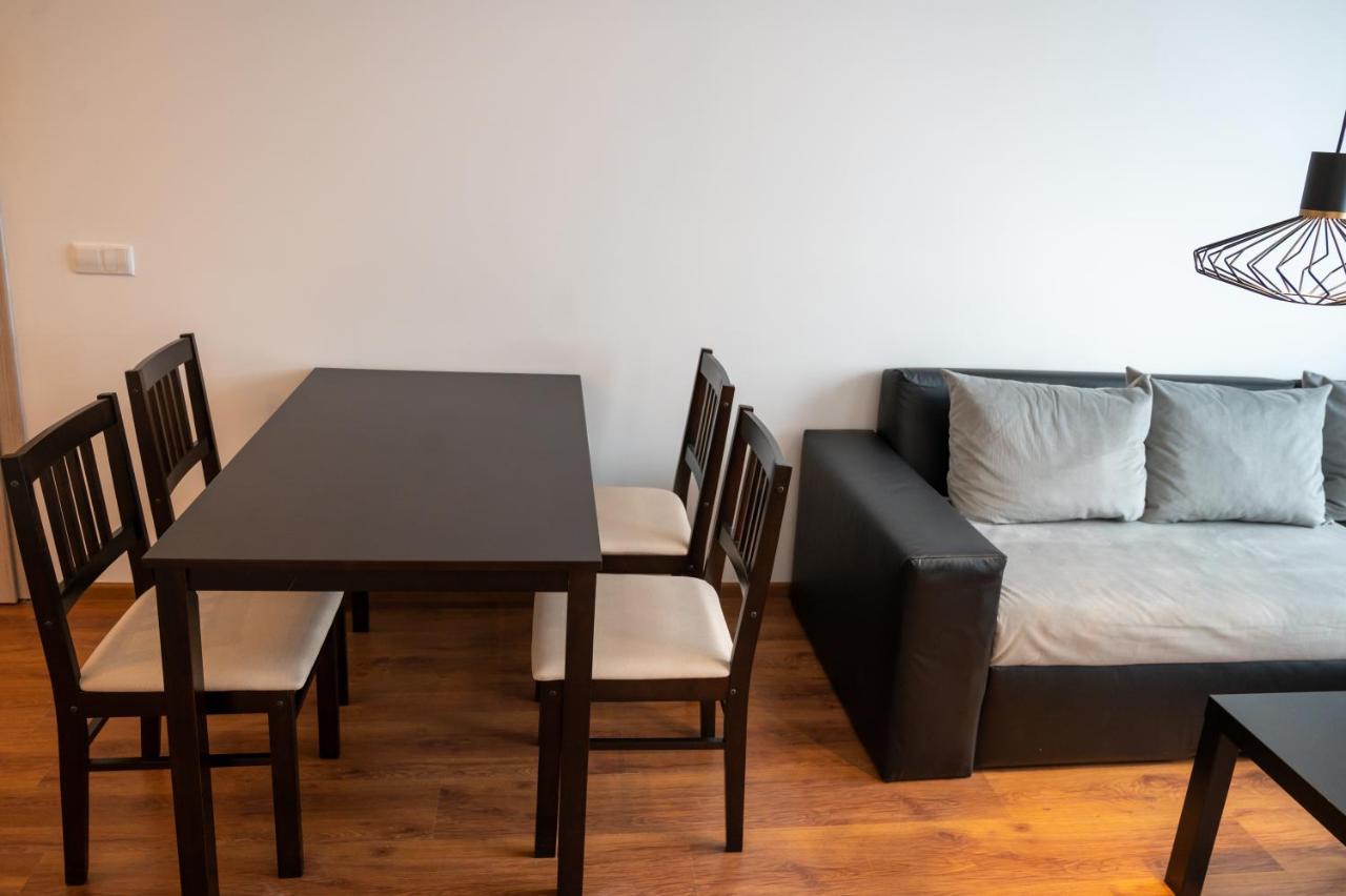 Sunny 1Bdr Apartment Near Center โซเฟีย ภายนอก รูปภาพ
